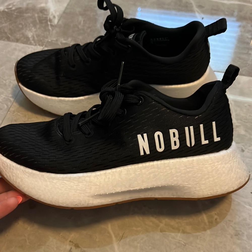 NOBULL Runner plus womens size 8